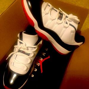 Air Jordan 11 Bred Low